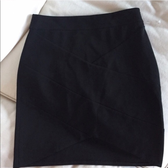NWT Express crossover bandage skirt - Picture 3 of 4